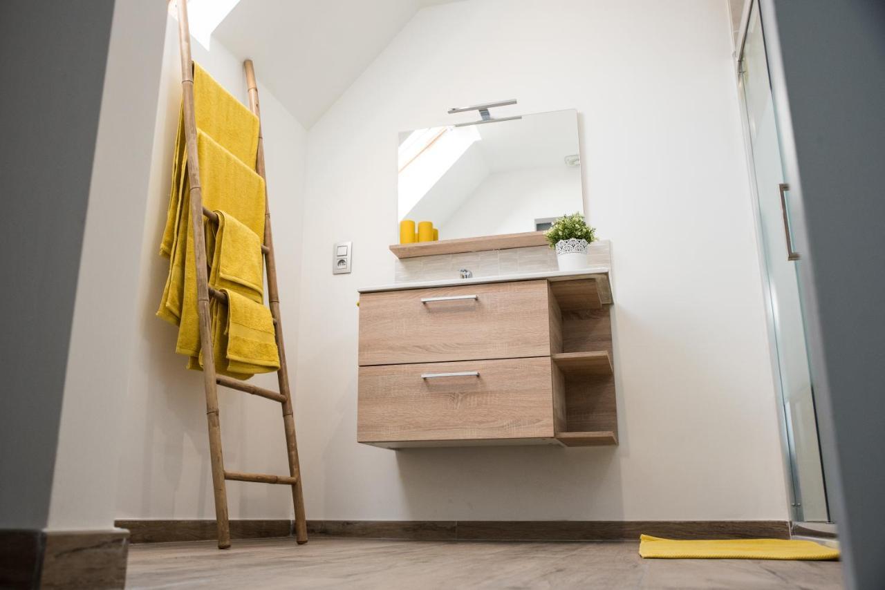 Au Petit Canteleu - Bed & Breakfast Beloeil Экстерьер фото