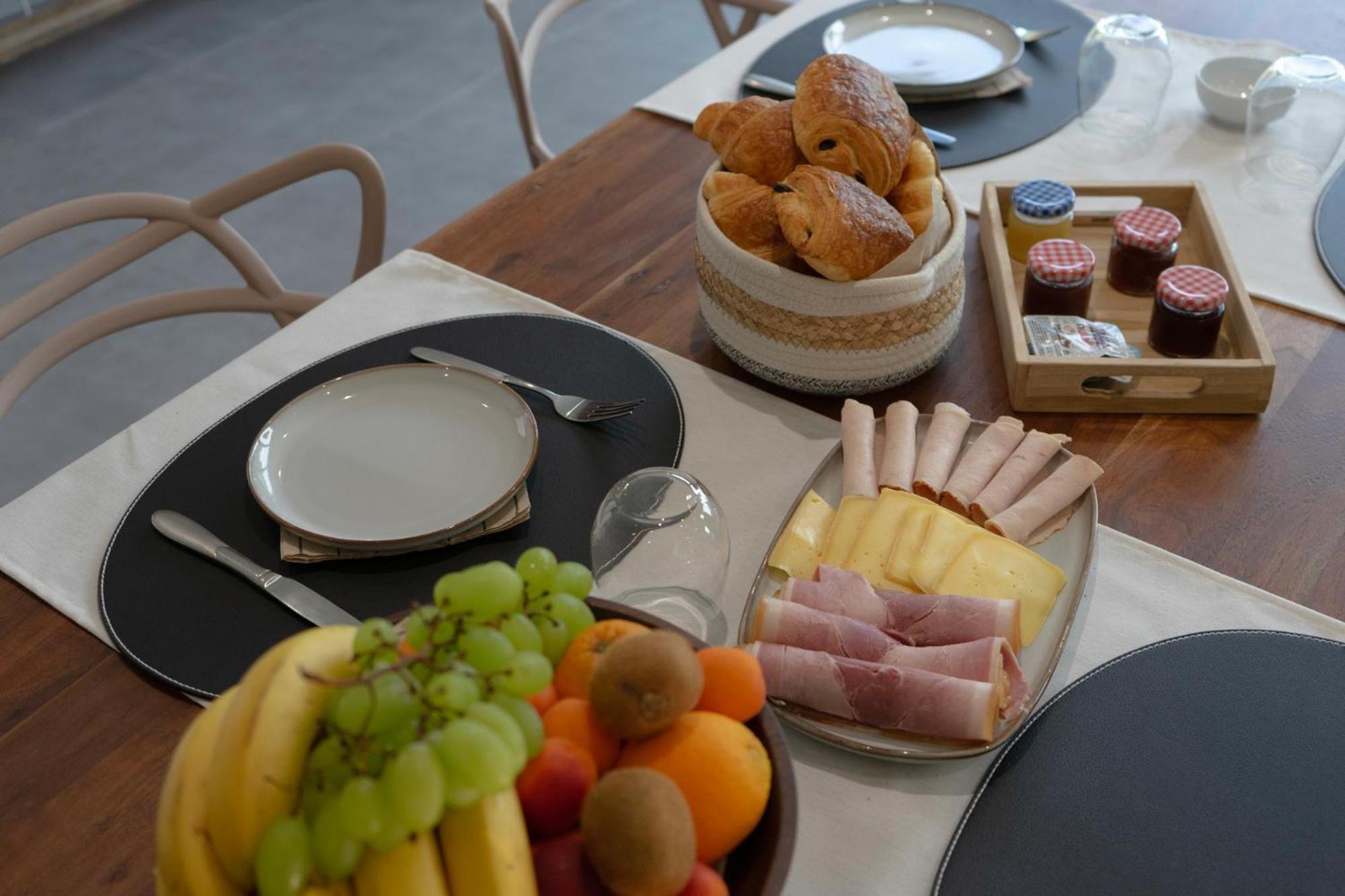 Au Petit Canteleu - Bed & Breakfast Beloeil Экстерьер фото