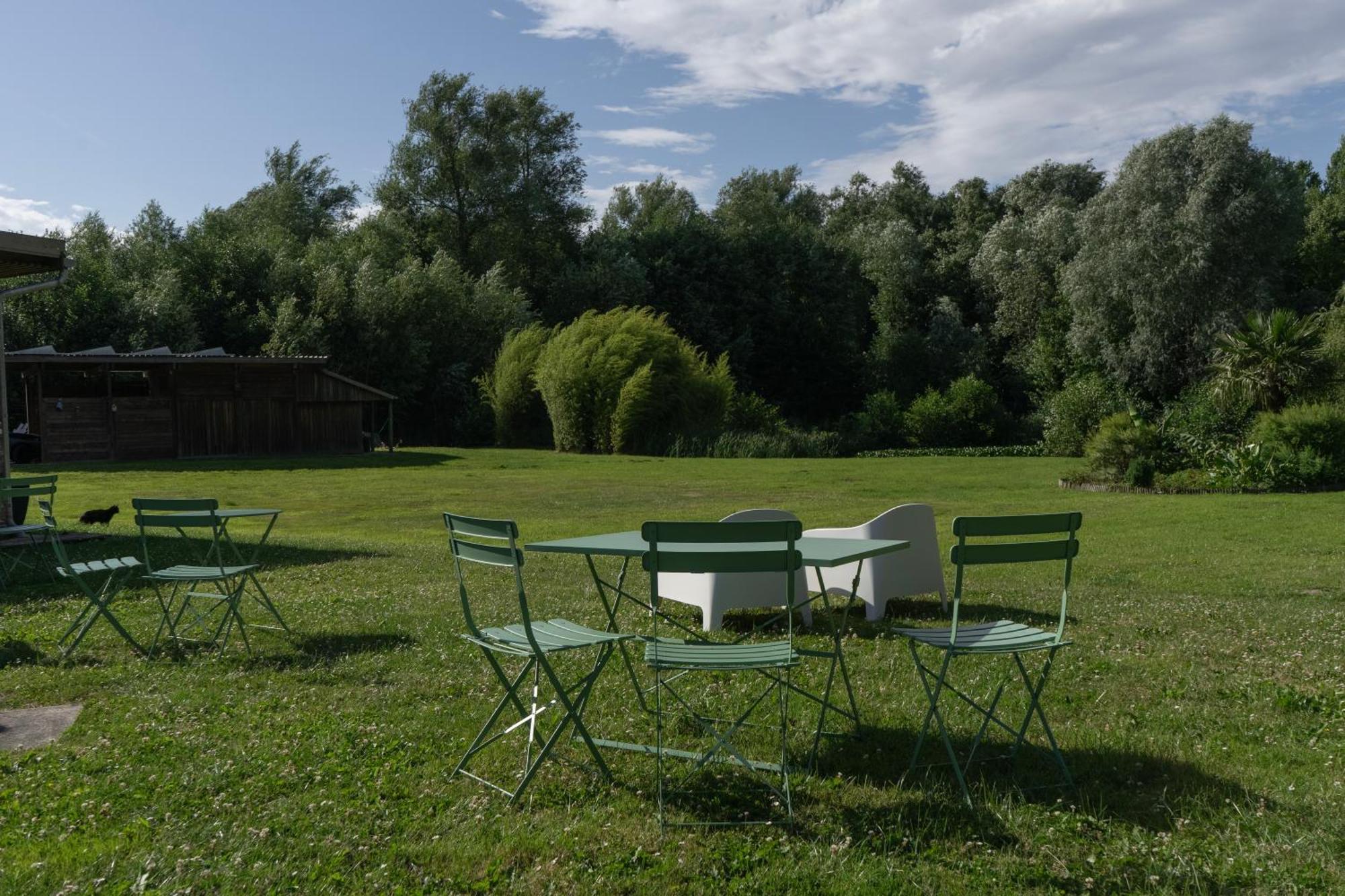 Au Petit Canteleu - Bed & Breakfast Beloeil Экстерьер фото